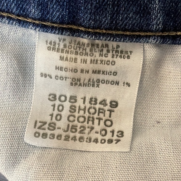 Lee Relaxed Fit Straight Leg High Rise Jeans. 10 short. - Picture 7 of 11